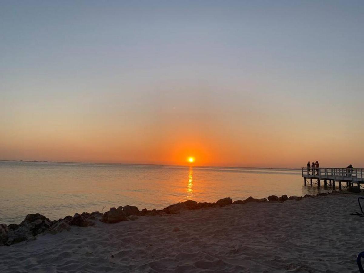 Forever Beach View Sailport Resort Condos Tampa Exterior photo